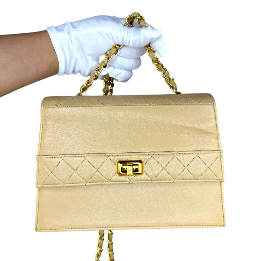 CHANEL VINTAGE TRAPEZOID BEIGE LEATHER SHOULDER BAG